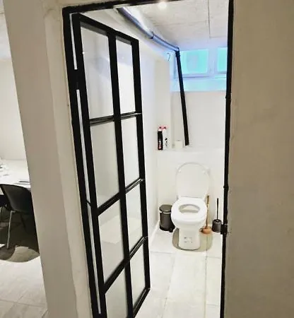 아파트 New York Basement